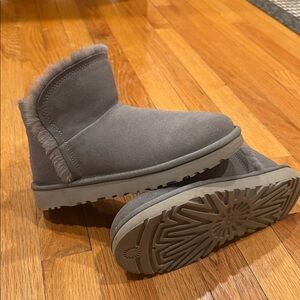 UGG Women's Classic Mini Fluff High-Low Geyser Boots in Size 6